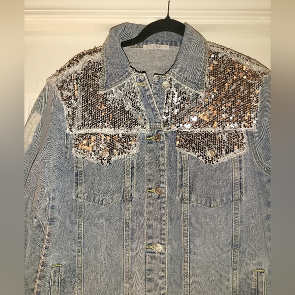 Veveret Denim Jacket With Sequin Detail Size Small Or Medium NWOT New - Picture 3 of 13